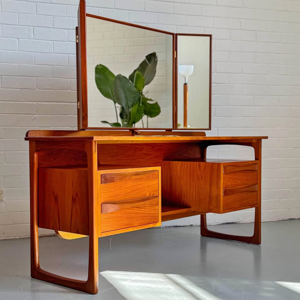 1960s Mid-Century Rodd Furniture Dressing Table/Desk | Mantel and Muse